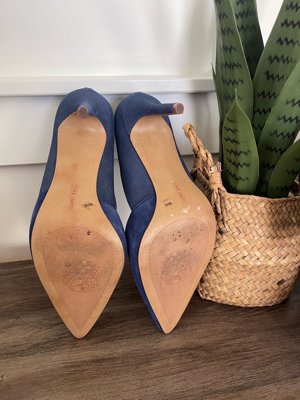 Vince Camuto Navy Suede Pointed Toe Stiletto Pumps 9 - Picture 5 of 6